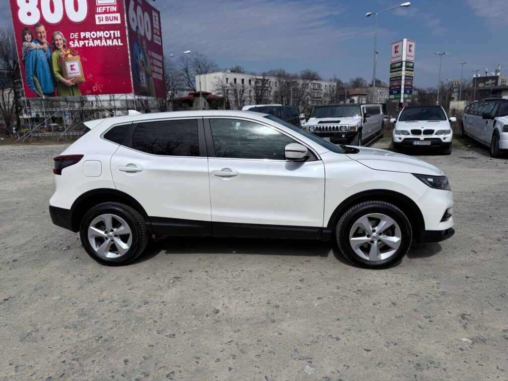 Nissan Qashqai AT N-Connecta, 1332 CC, 156 CP, SJNFFAJ11U2857449 - foto 4