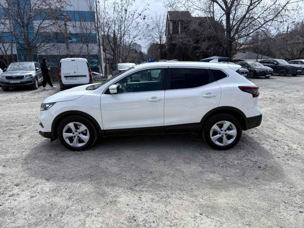 Nissan Qashqai AT N-Connecta, 1332 CC, 156 CP, SJNFFAJ11U2857449 - foto 8